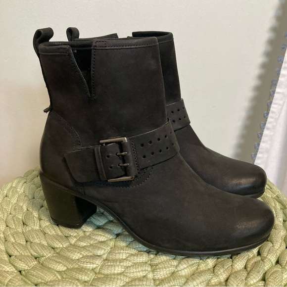 NWOB Ecco Leann Matte Black Buckle Leather Moto Heel Ankle Boots - Picture 1 of 9